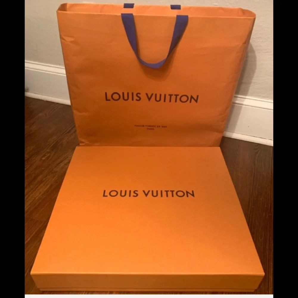 Authentic Louis Vuitton shopping & box - Picture 1 of 7